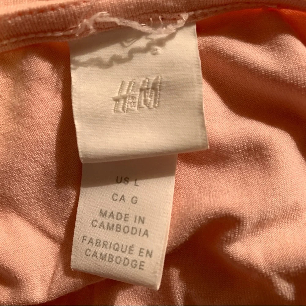 H&M Puff Sleeve Tee - Picture 6 of 6